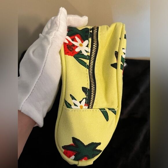 Marc Jacob’s Strawberry Floral Makeup Bag Case - Picture 8 of 11